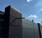zabornyj-betonnyj-blok-aterrablok-ultra-grafit-s-kameshkovoj-fakturoj-2
