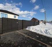 zabornyj-betonnyj-blok-aterrablok-ultra-grafit-s-kameshkovoj-fakturoj-3